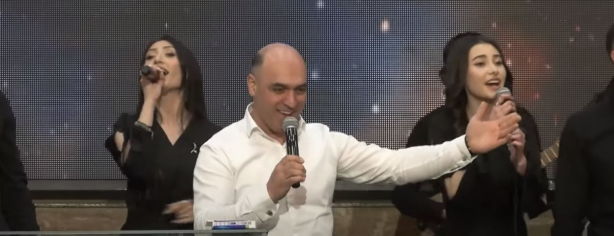 Ինչ ուրախ գալիք է մեզ սպասվում  ուրախ գալիք է մեզ սպասվում